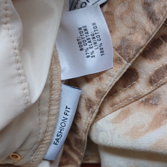 St. John Sport Women's Size 8 Leopard Print Pants Beige Brown Animal Print, 30"w - Picture 7 of 10